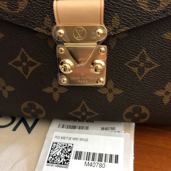 ***SOLD***Louis Vuitton Pochette Metis - Picture 6 of 8